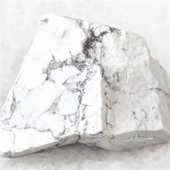 π2/$20π NIP - Natural White Howlite Heart Shape Stone Pendant Necklace - Picture 5 of 6